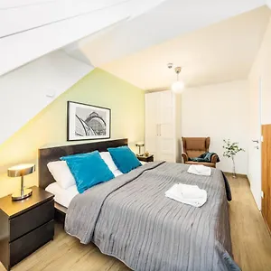 Jimmy's Lory Apartmanhotel