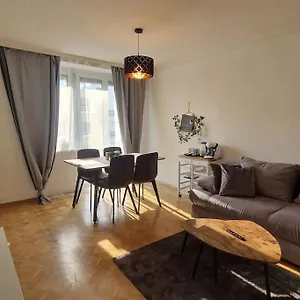 Schoene 2,5 Mit Balkon Und Parkplatz Apartmán Štýrský Hradec